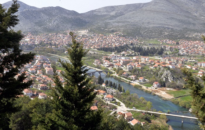 ПАКЛЕНИ ПЛАН ЗАПАДА КРЕЋЕ ОД ИЗЕТБЕГОВИЋА: Србију одвојили од мора, сад хоће да јој отму Дрину ,Дунав и Газиводе